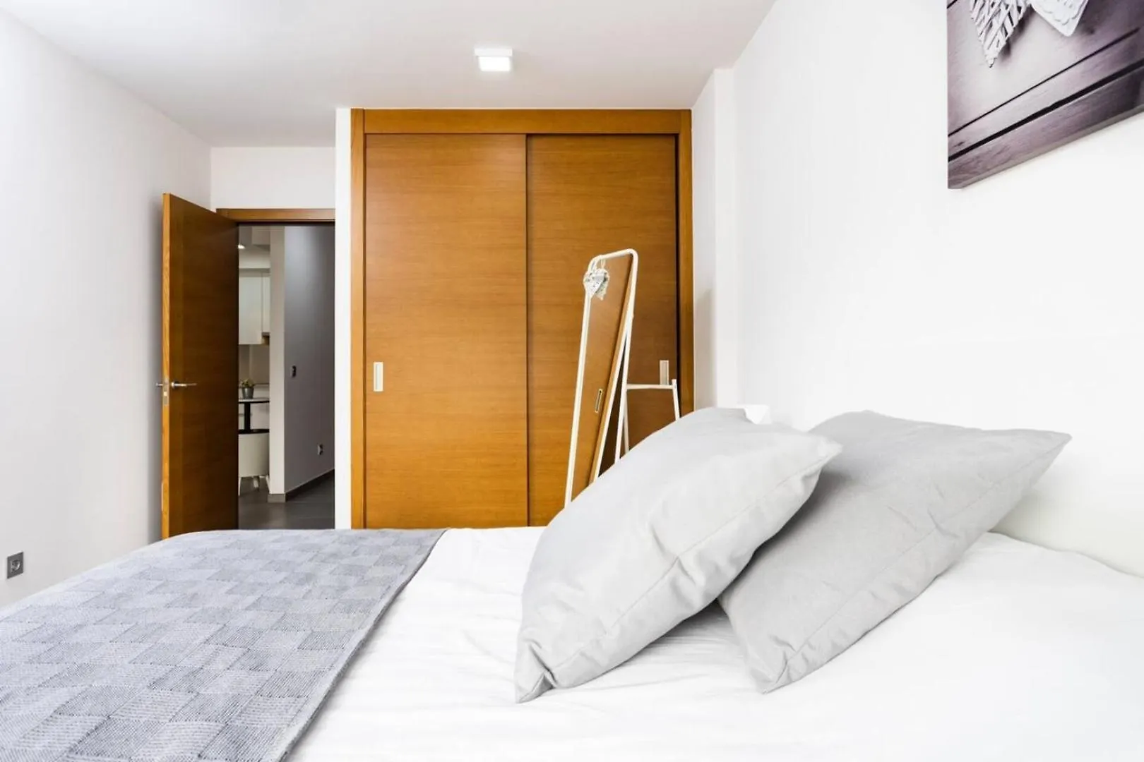 Eden Rentals Maday Home غراناديا دي أبونا 0*,  إسبانيا